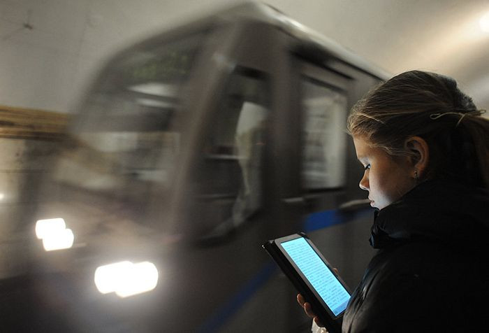 Προσευχές Online αναζητούν οι Μοσχοβίτες όσο χρησιμοποιούν τα μέσα μεταφοράς